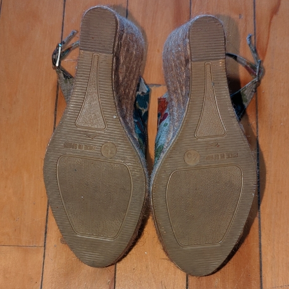 Beige Blue and Red Wedge Espadrilles Sandals Slingback with Peep-Toe Design - Picture 4 of 4